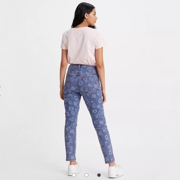 NWT Levi’s x Hello Kitty print slim jeans - Picture 3 of 9